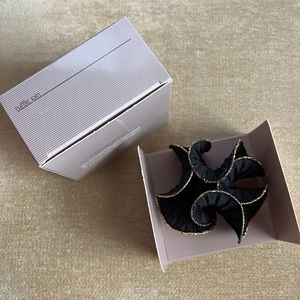 VINTAGE (1988) AVON RUFFLE PIN